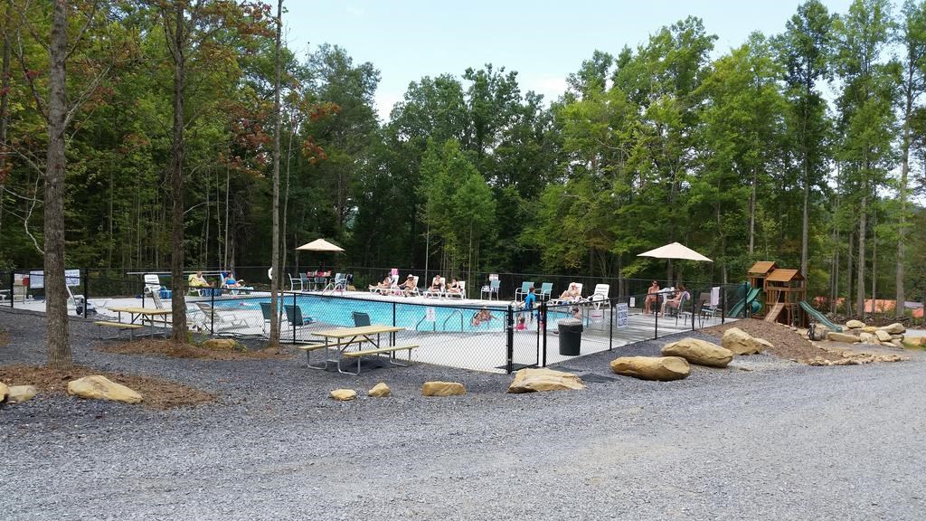 Gatlinburg East Smoky Mountain KOA Holiday Pool